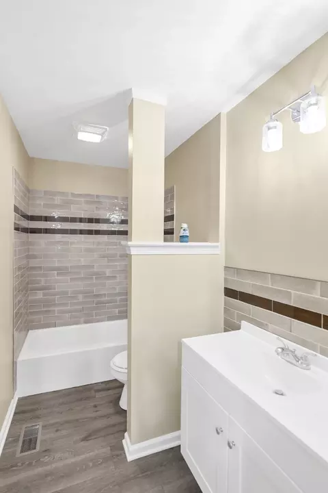 22 Red Oak Trl, Cary, IL 60013 photo 15