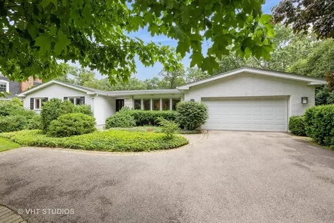 855 Beverly Pl, Lake Forest, IL 60045