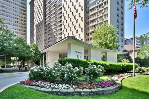 3950 N Lake Shore Dr #810B, Chicago, IL 60613