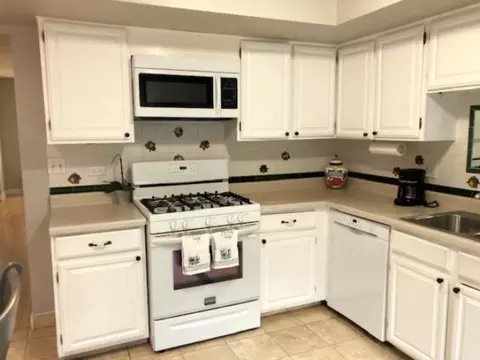 Kitchen - 1348 Inverness Dr, Elgin, IL 60120 photo 3 of 4