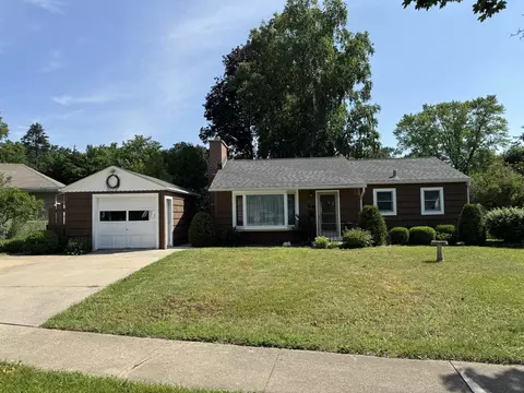 26 Hill Dr, Crystal Lake, IL 60014