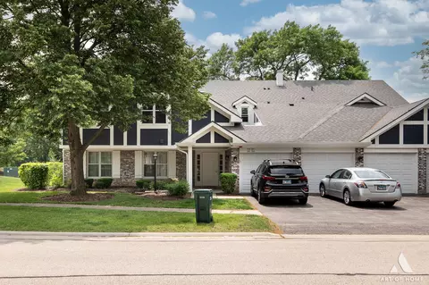 257 Coventry Cir #136, Vernon Hills, IL 60061