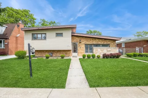 8521 Christiana Ave, Skokie, IL 60076
