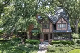 220 Woodstock Rd, Kenilworth, IL 60043
