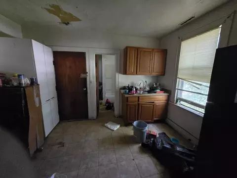 Entry Way - 630 Belle Ct, Phoenix, IL 60426 photo 1 of 1