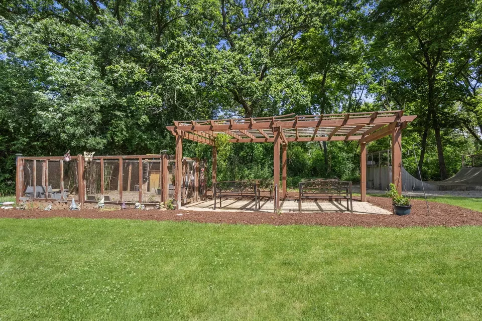 Exterior - 431 Maplewood Dr, Barrington, IL 60010 photo 8 of 10