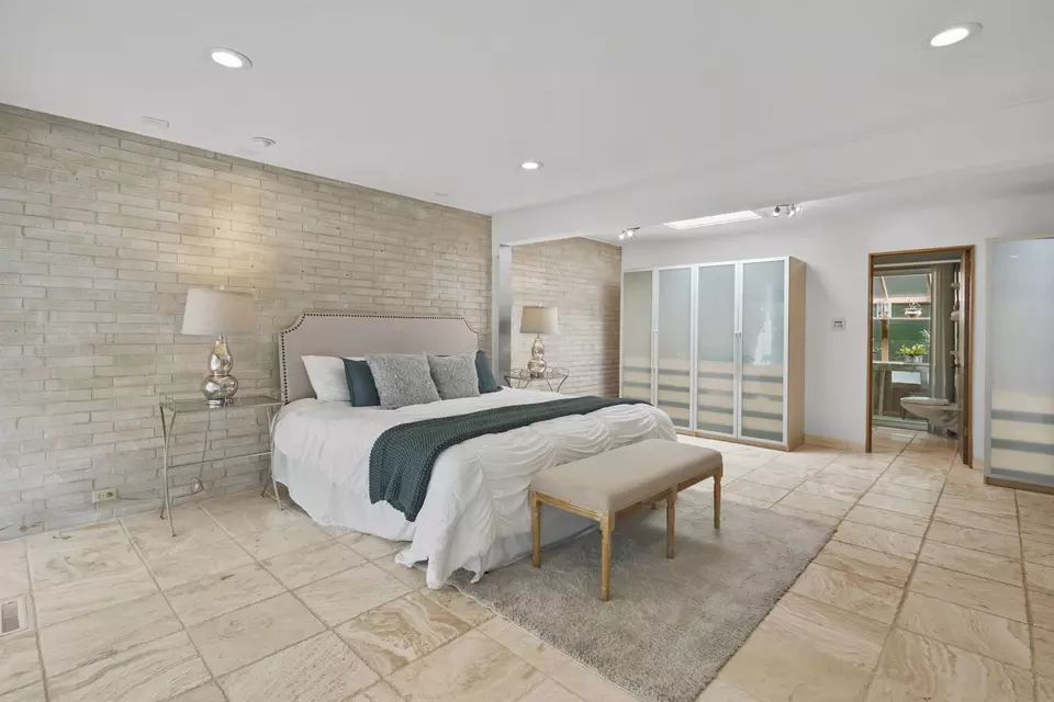 Other - 431 Maplewood Dr, Barrington, IL 60010 photo 3 of 11