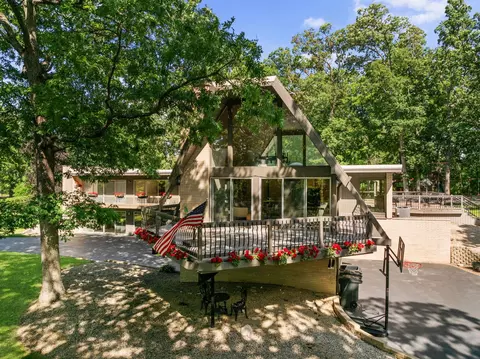Exterior - 431 Maplewood Dr, Barrington, IL 60010 photo 1 of 10