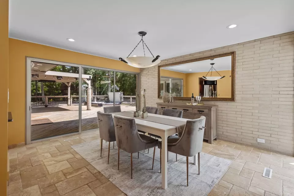 Dining - 431 Maplewood Dr, Barrington, IL 60010 photo 3 of 4