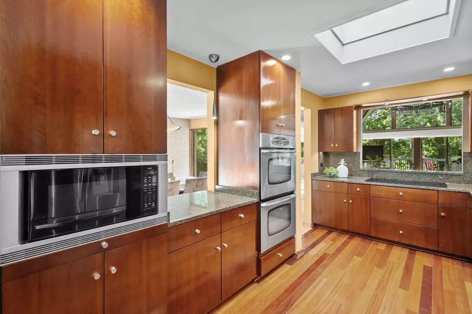 Kitchen - 431 Maplewood Dr, Barrington, IL 60010 photo 1 of 3