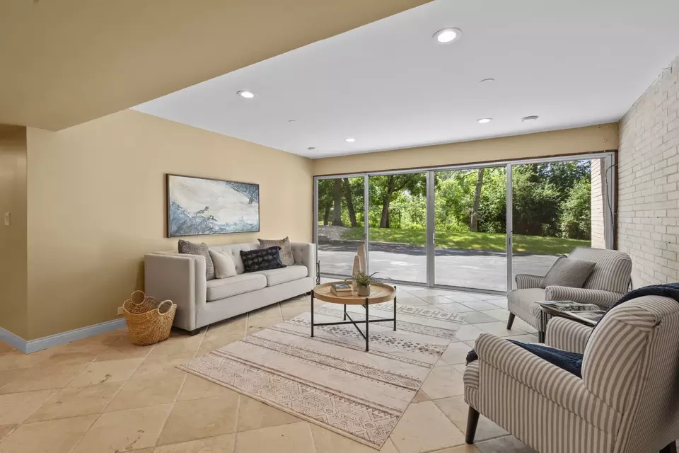 Living - 431 Maplewood Dr, Barrington, IL 60010 photo 3 of 3