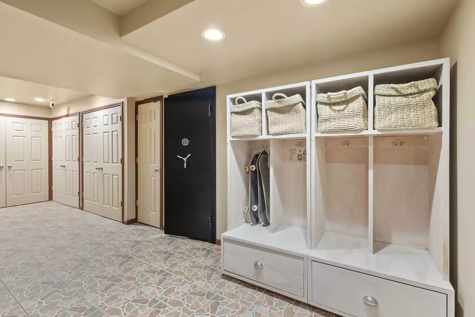 Entry Way - 431 Maplewood Dr, Barrington, IL 60010 photo 2 of 2