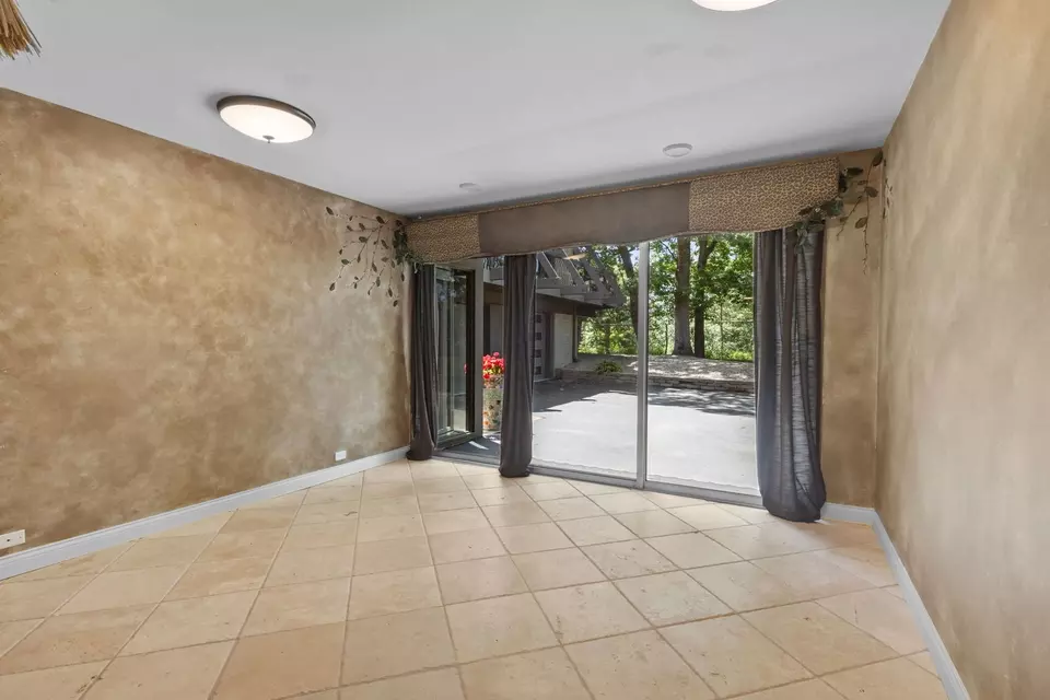 Other - 431 Maplewood Dr, Barrington, IL 60010 photo 8 of 11