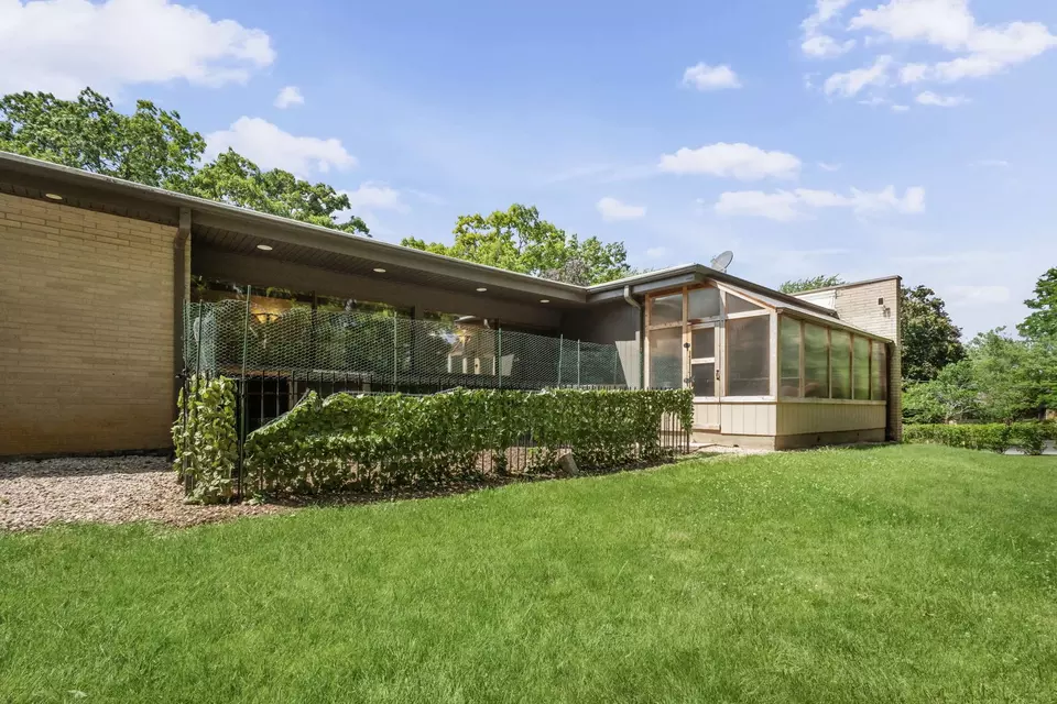 Exterior - 431 Maplewood Dr, Barrington, IL 60010 photo 10 of 10