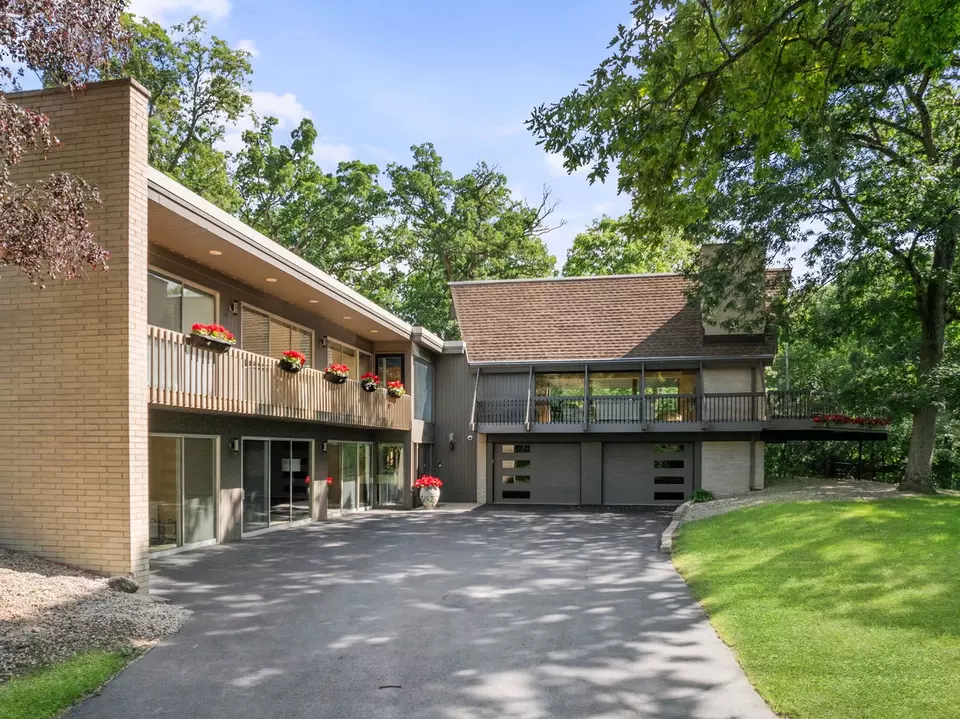 Exterior - 431 Maplewood Dr, Barrington, IL 60010 photo 5 of 10