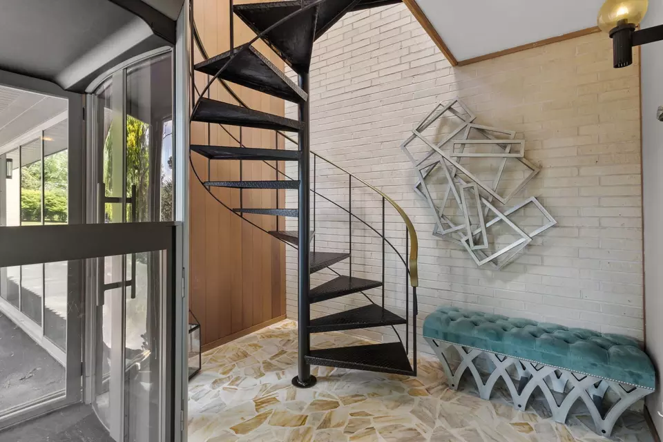 Entry Way - 431 Maplewood Dr, Barrington, IL 60010 photo 1 of 2