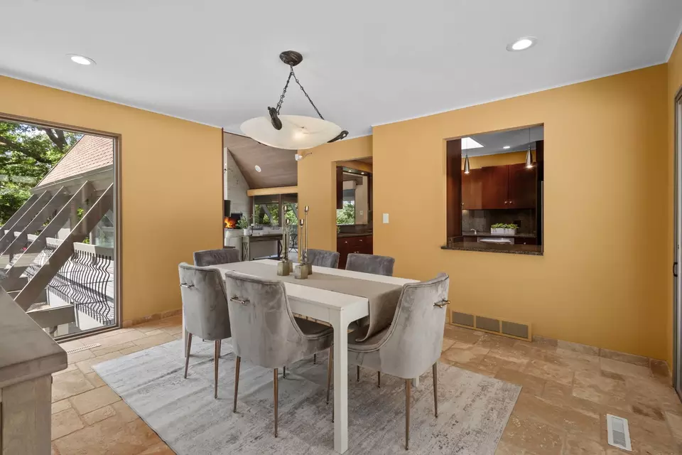 Dining - 431 Maplewood Dr, Barrington, IL 60010 photo 4 of 4