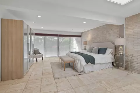 Bedroom - 431 Maplewood Dr, Barrington, IL 60010 photo 1 of 6