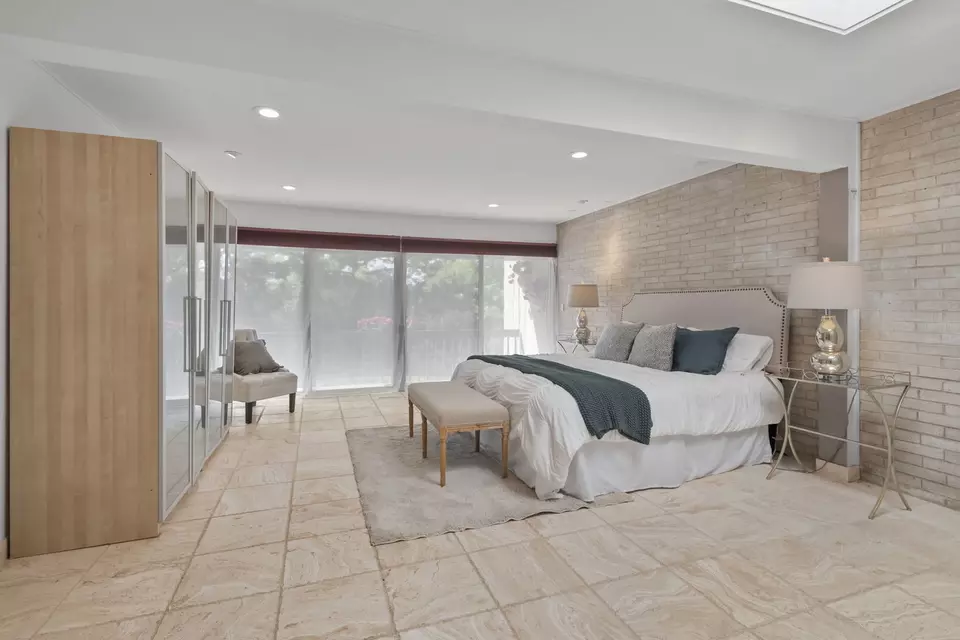 Bedroom - 431 Maplewood Dr, Barrington, IL 60010 photo 1 of 6