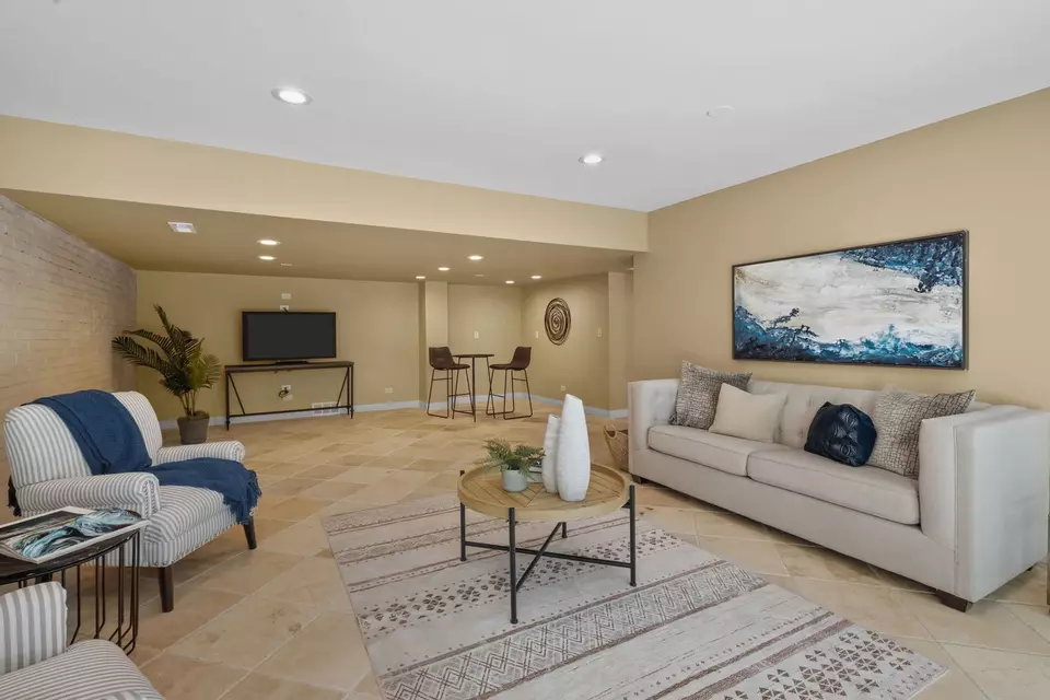 Other - 431 Maplewood Dr, Barrington, IL 60010 photo 9 of 11