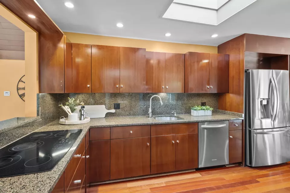 Kitchen - 431 Maplewood Dr, Barrington, IL 60010 photo 3 of 3