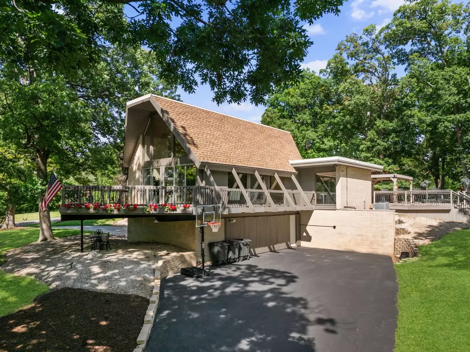 Other - 431 Maplewood Dr, Barrington, IL 60010 photo 1 of 11
