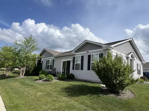 1137 Crestview Ln, Pingree Grove, IL 60140