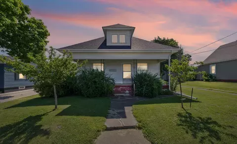 121 S Walnut St, Westville, IL 61883