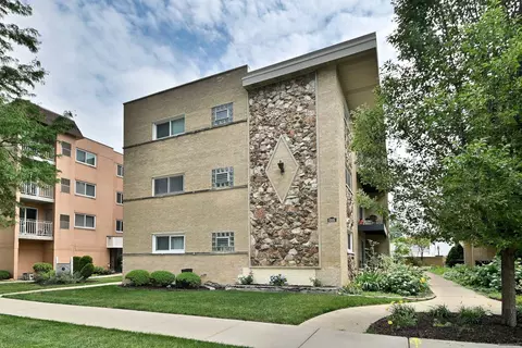 6869 N Overhill Ave #2B, Chicago, IL 60631