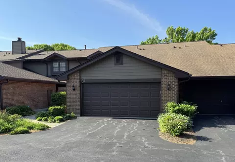 37 White Birch Ln, Westmont, IL 60559