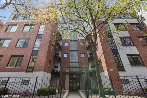2307 W Wolfram St #415, Chicago, IL 60618