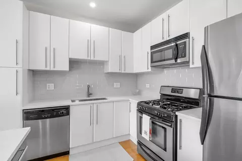 Kitchen - 225 S Sangamon St #804, Chicago, IL 60607 photo 5 of 6