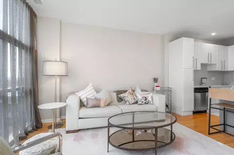 Living - 225 S Sangamon St #804, Chicago, IL 60607 photo 4 of 5