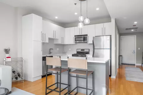 Kitchen - 225 S Sangamon St #804, Chicago, IL 60607 photo 1 of 6