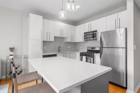 Kitchen - 225 S Sangamon St #804, Chicago, IL 60607 photo 3 of 6
