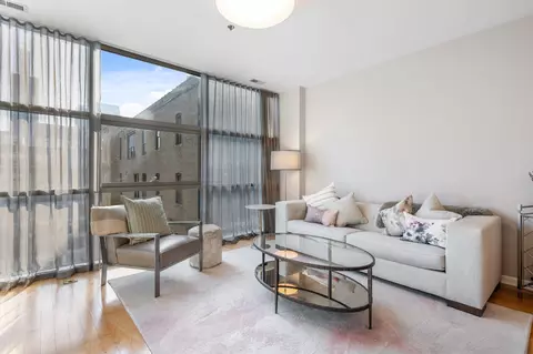 Living - 225 S Sangamon St #804, Chicago, IL 60607 photo 2 of 5