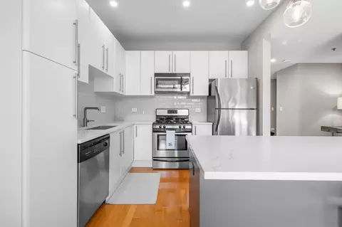 Kitchen - 225 S Sangamon St #804, Chicago, IL 60607 photo 2 of 6