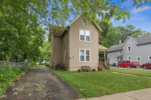 605 Iowa Ave, Aurora, IL 60506