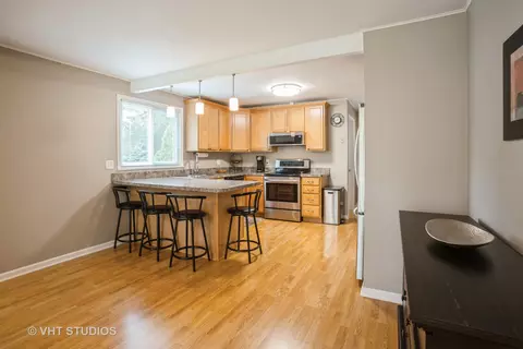 Kitchen - 3006 Thrush Ln, Rolling Meadows, IL 60008 photo 3 of 5