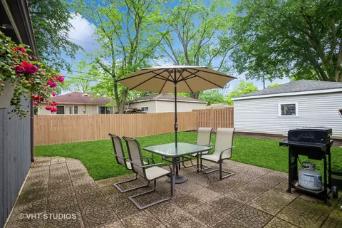 Exterior - 3006 Thrush Ln, Rolling Meadows, IL 60008 photo 4 of 7