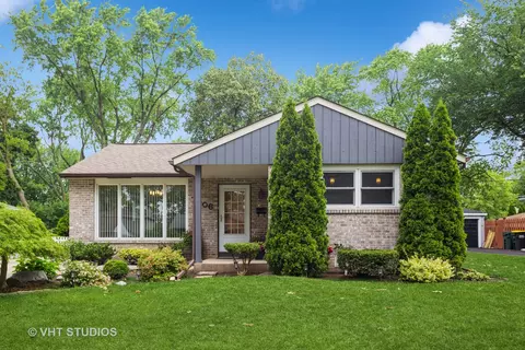 Exterior - 3006 Thrush Ln, Rolling Meadows, IL 60008 photo 2 of 7