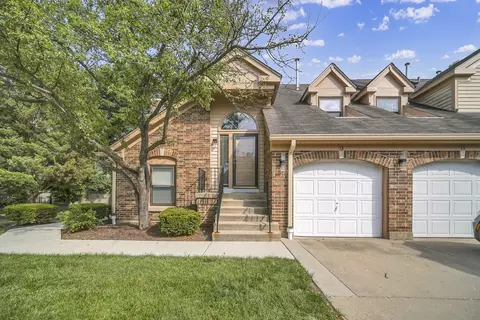 13 Willow Pkwy, Buffalo Grove, IL 60089