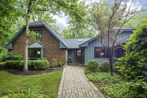 1515 Indian Trail Dr, Riverwoods, IL 60015