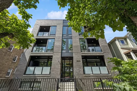 1840 W Grace St #2W, Chicago, IL 60613