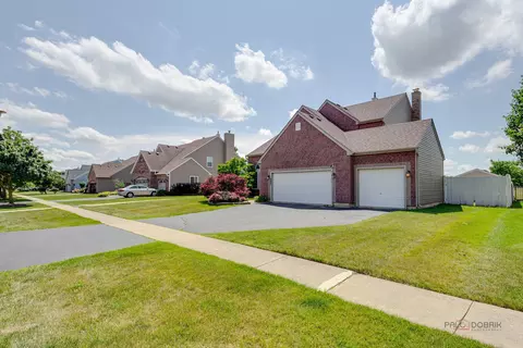 202 Dallas Dr, Bartlett, IL 60103 photo 3
