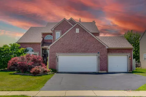 202 Dallas Dr, Bartlett, IL 60103