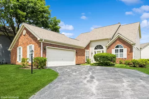 36230 N Old Creek Ct, Gurnee, IL 60031