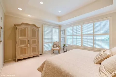 2139 Royal Ridge Dr, Northbrook, IL 60062 photo 8
