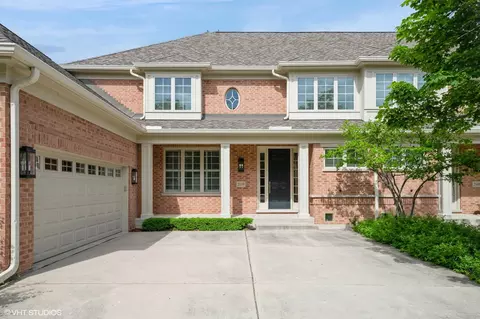 2139 Royal Ridge Dr, Northbrook, IL 60062