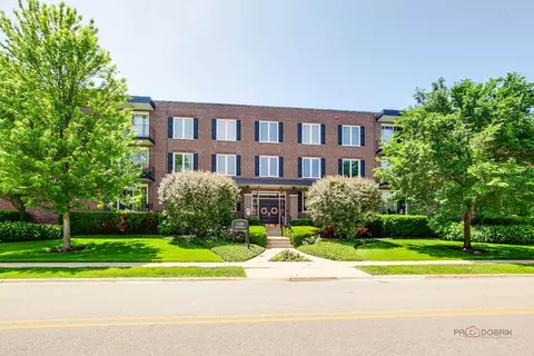 1350 N Western Ave #106, Lake Forest, IL 60045